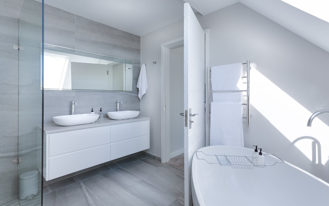 bathroom bathroom